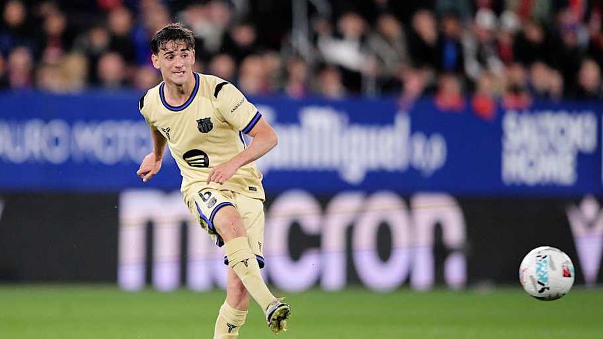 Gavi continues to start ahead of Frenkie de Jong. | Cesar Ortiz Gonzalez/Soccrates/Getty Images 