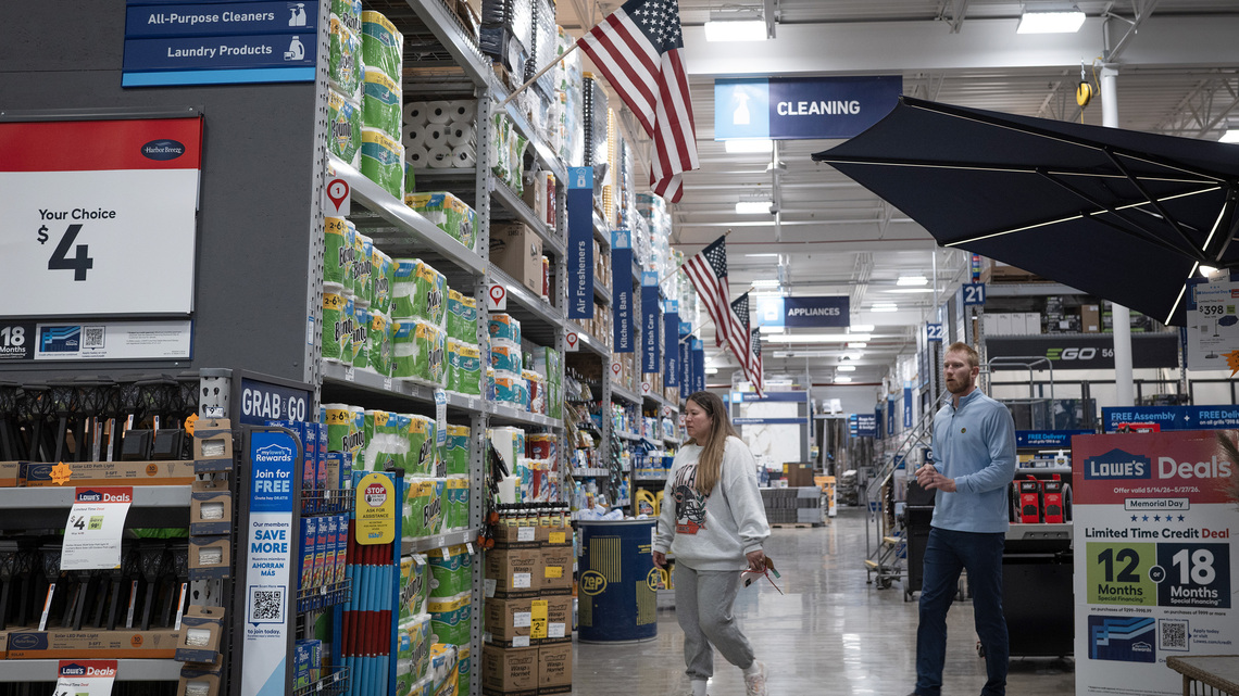 Consumer confidence falls on worse business, labor views