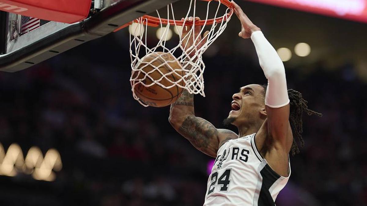  Apr 26, 2026; Portland, Oregon, USA; San Antonio Spurs guard Devin Vassell (24) dunks the basketball during the second half against the Portland Trail Blazers during game four of the first round of the 2026 NBA Playoffs at Moda Center. | Troy Wayrynen-Imagn Images 