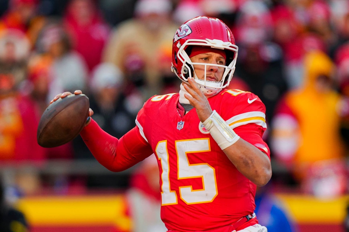  Kansas City Chiefs quarterback Patrick Mahomes (15) against the Los Angeles Chargers. Jay Biggerstaff-Imagn Images