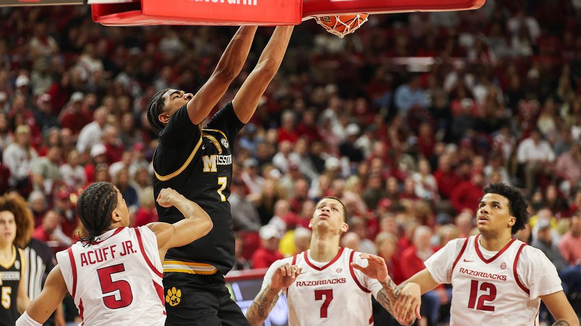 Missouri Tigers men's basketball team retains its man in middle as Burns returns