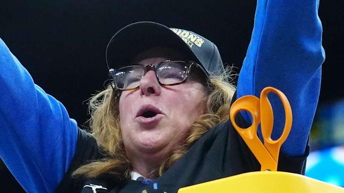  Apr 5, 2026; Phoenix, AZ, USA; UCLA Bruins head coach Cori Close cuts down the net after defeating the South Carolina Gamecocks during the National Championship game of the women's 2026 NCAA Tournament at Mortgage Matchup Center. Mandatory Credit: Kirby Lee-Imagn Images | Kirby Lee-Imagn Images 