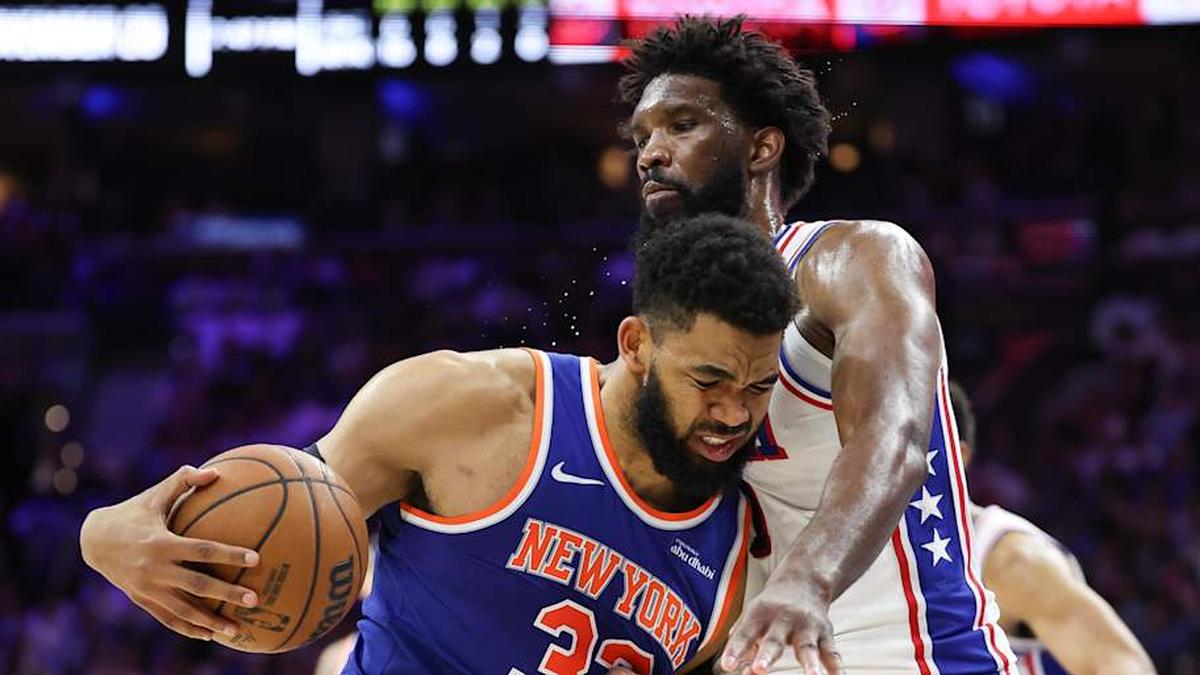  Knicks center Karl-Anthony Towns drives against 76ers center Joel Embiid. | Bill Streicher-Imagn Images 