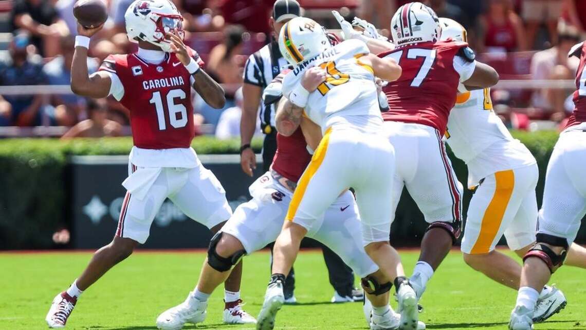 LaNorris Sellers throws for 3 TDs, South Carolina blows out Kent State 