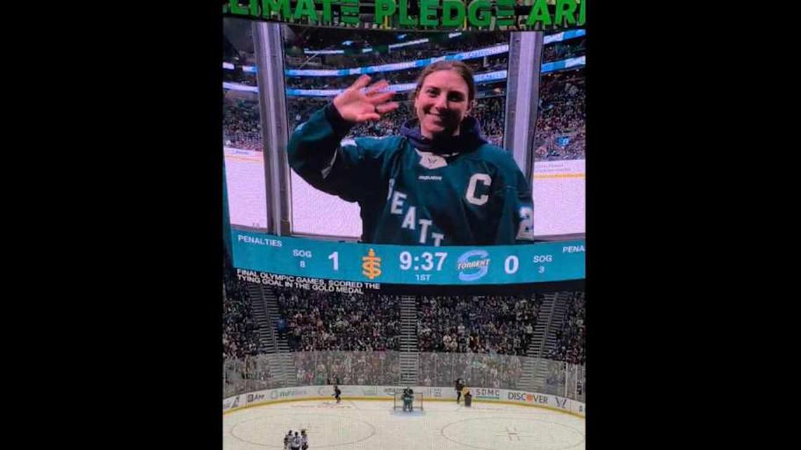 Sold-Out Seattle Torrent Crowd Gives Team USA's Hilary Knight a Standing Ovation