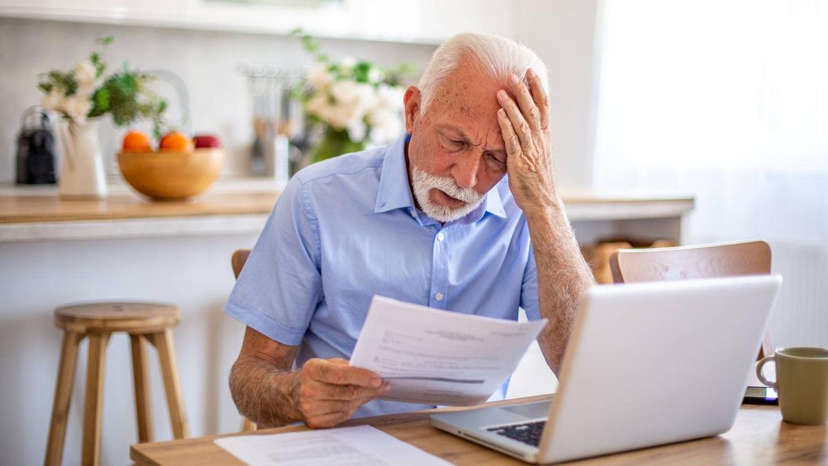  Retirement experts warn that most Americans lack enough savings for the 4% rule, as rising living costs continue to pressure retirement income. 