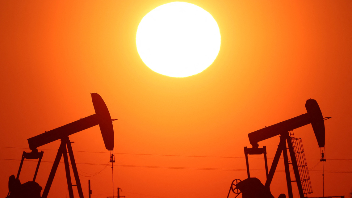 Oil reverses as Iran raises hopes of fresh negotiations