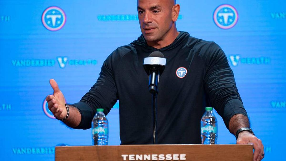  Robert Saleh is back as a head coach, hoping to get a second-year bump from Cam Ward. | DENNY SIMMONS / THE TENNESSEAN / USA TODAY NETWORK via Imagn Images 