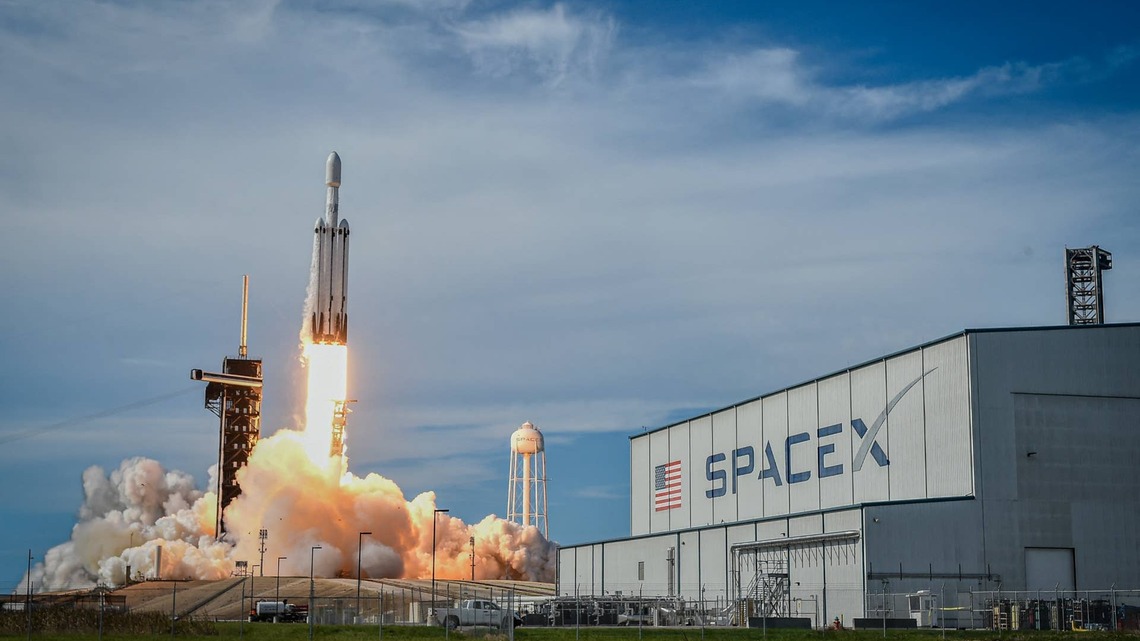 Morningstar says SpaceX overvalued ahead of IPO