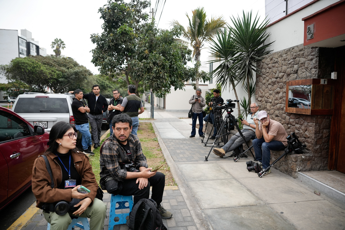 Members of the media gather outside conservative Keiko Fujimori's home, after she narrowly defeated leftist congressman Roberto Sanchez in the Peruvian presidential election, ahead of the official result announcement, in Lima, Peru, June 24, 2026. REUTERS/Angela Ponce
