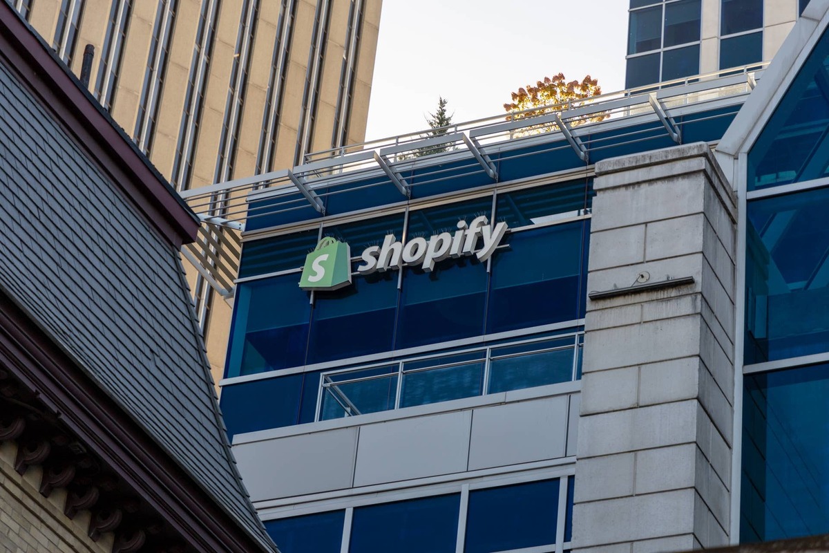 Shopify's stock is down 25% year to date. 