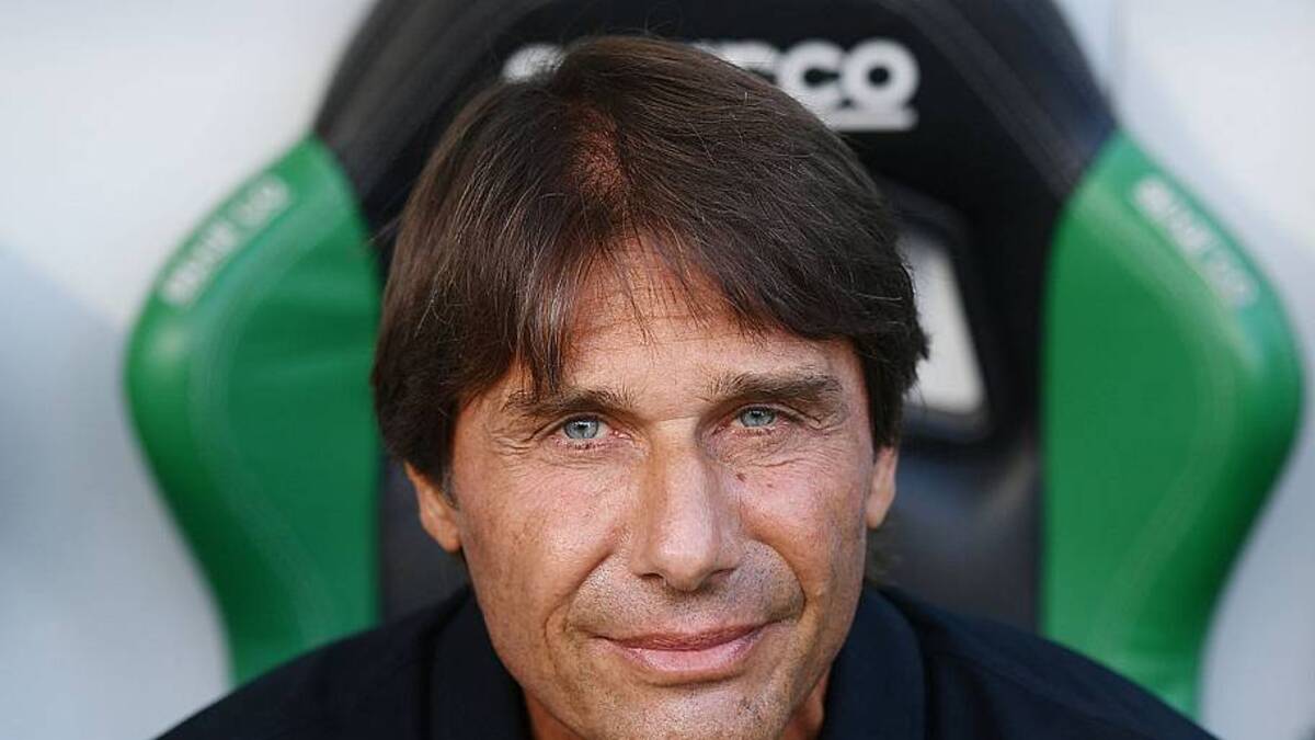  Antonio Conte loves playing a 3-4-3. | Alessandro Sabattini/Getty Images 