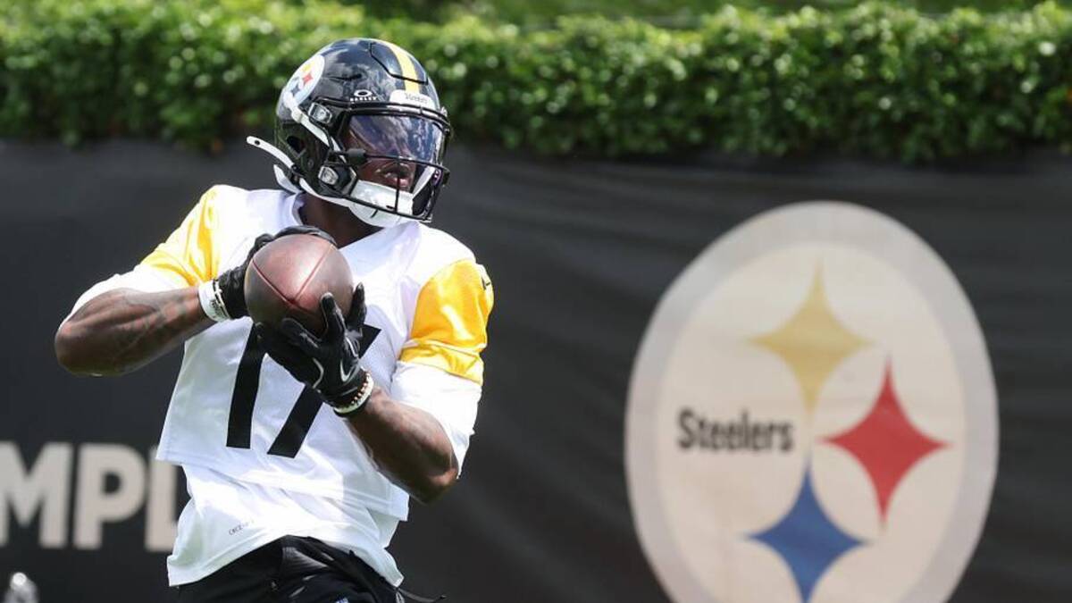  May 28, 2026; Pittsburgh, PA, USA; Pittsburgh Steelers wide receiver Germie Bernard (17) participates in OTA drills at the UPMC Rooney Sports Complex. Mandatory Credit: Charles LeClaire-Imagn Images | Charles LeClaire-Imagn Images 
