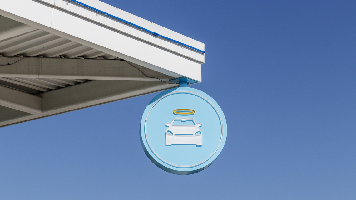 Carvana is rethinking the auto dealership with a new site in Dallas without salespeople 