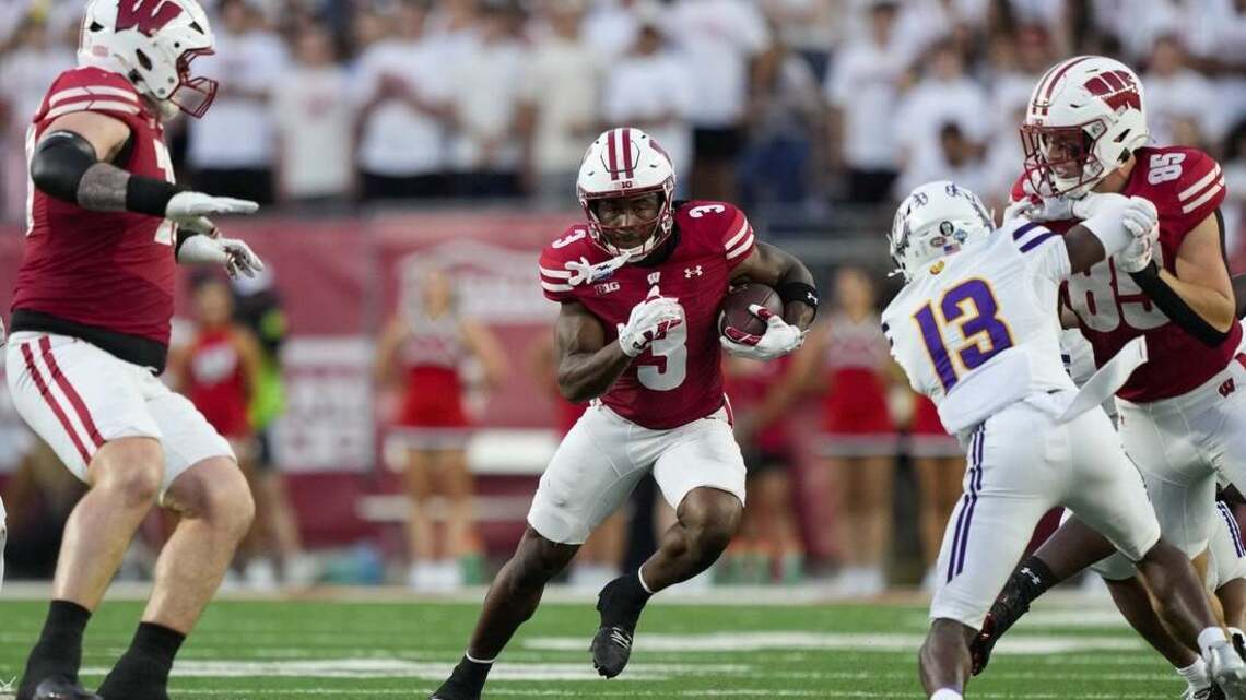Wisconsin jumps all over Western Illinois from first snap in rout 