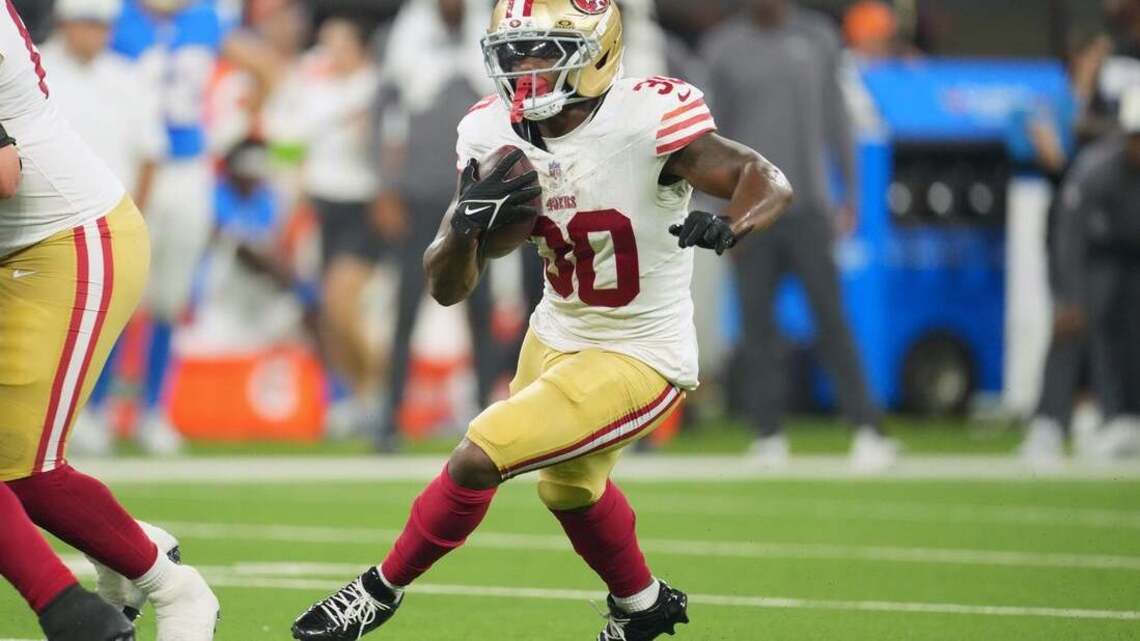 Report: 49ers trade RB Zamir White to Saints for LB Deion Jones 