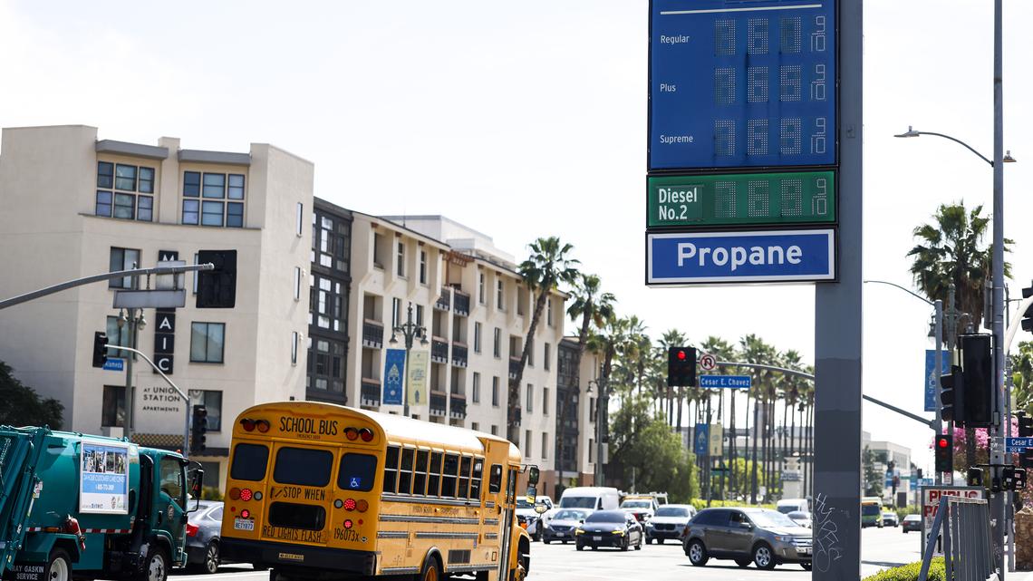 Michael Hiltzik: Those job numbers tell us that Trump's economy really stinks 