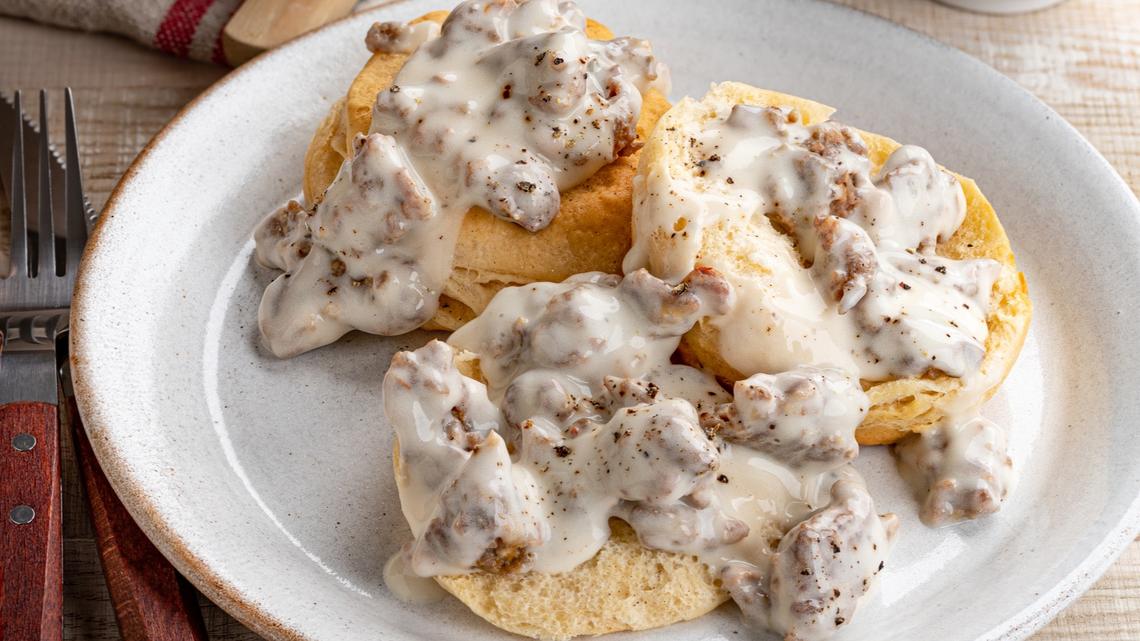 The Pioneer Woman’s Sausage Gravy Brings Big Comfort With Just One Skillet