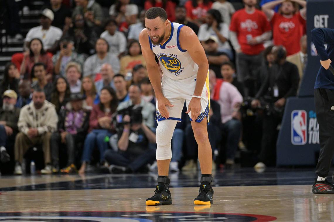  Golden State Warriors guard Stephen Curry (30) celebrates on the court in the second half against the Los Angeles Clippers during the play-in rounds of the 2026 NBA Playoffs at Intuit Dome. Jayne Kamin-Oncea-Imagn Images