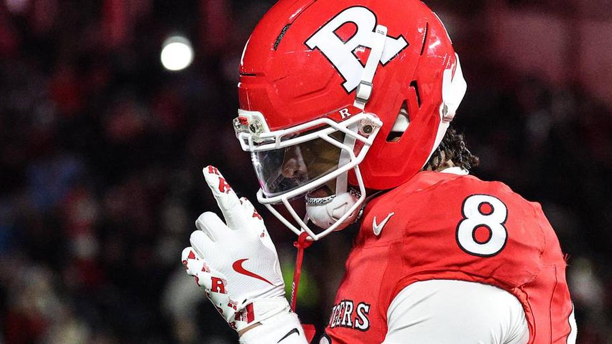  Nov 29, 2025; Piscataway, New Jersey, USA; Rutgers Scarlet Knights wide receiver KJ Duff (8) celebrates after catching a two point conversion against the Penn State Nittany Lions during the second half at SHI Stadium. Mandatory Credit: Vincent Carchietta-Imagn Images | Vincent Carchietta-Imagn Images 