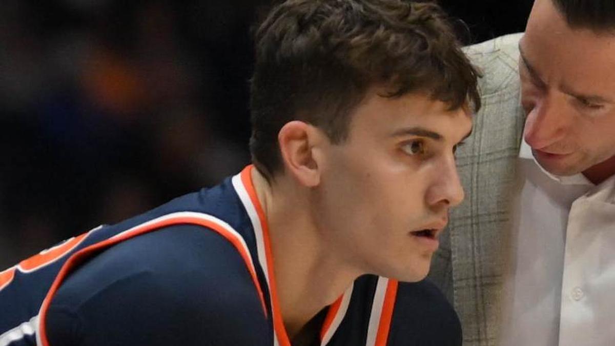  Mar 12, 2026; Nashville, TN, USA; Auburn Tigers head coach Steven Pearl talks with forward Filip Jovic (38) against the Tennessee Volunteers during the first half at Bridgestone Arena. Mandatory Credit: Steve Roberts-Imagn Images | Steve Roberts-Imagn Images 
