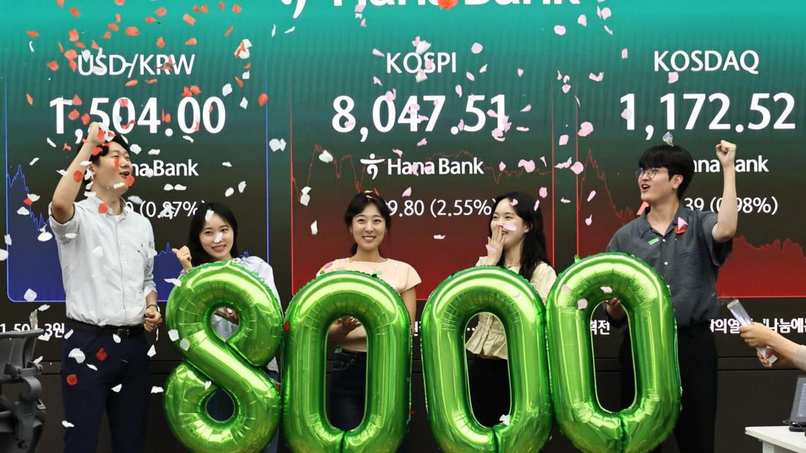 Seoul shares surge to new high of over 8,000 on optimism for U.S.-Iran deal 