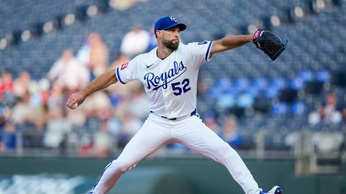  Kansas City Royals starting pitcher Michael Wacha (52) pitches during the first inning against the Boston Red Sox at Kauffman Stadium. | IMAGN IMAGES via Reuters Connect 