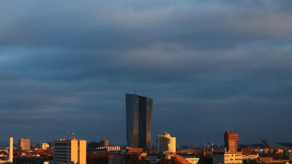 Portugal debt upgrade seals PIIGS passage from pariahs to pin-ups