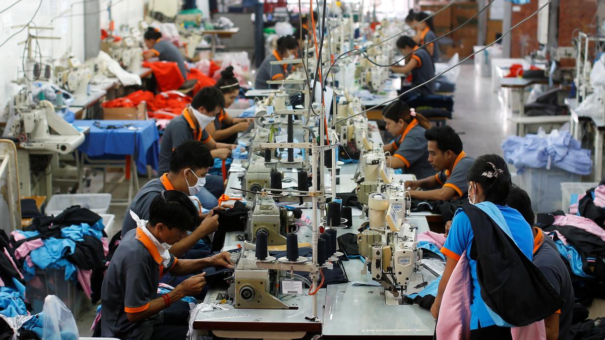 Labourers work at a garment factory in Bangkok, Thailand, May 30, 2016. Picture taken May 30, 2016. REUTERS/Athit Perawongmetha