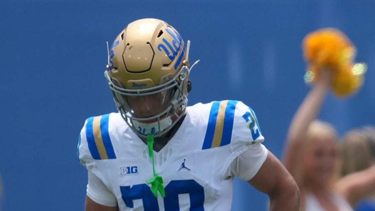  May 2, 2026; Pasadena, CA, USA; UCLA Bruins women's basketball coach Cori Close leads players onto the field during the spring game at Rose Bowl. Mandatory Credit: Kirby Lee-Imagn Images | Kirby Lee-Imagn Images 