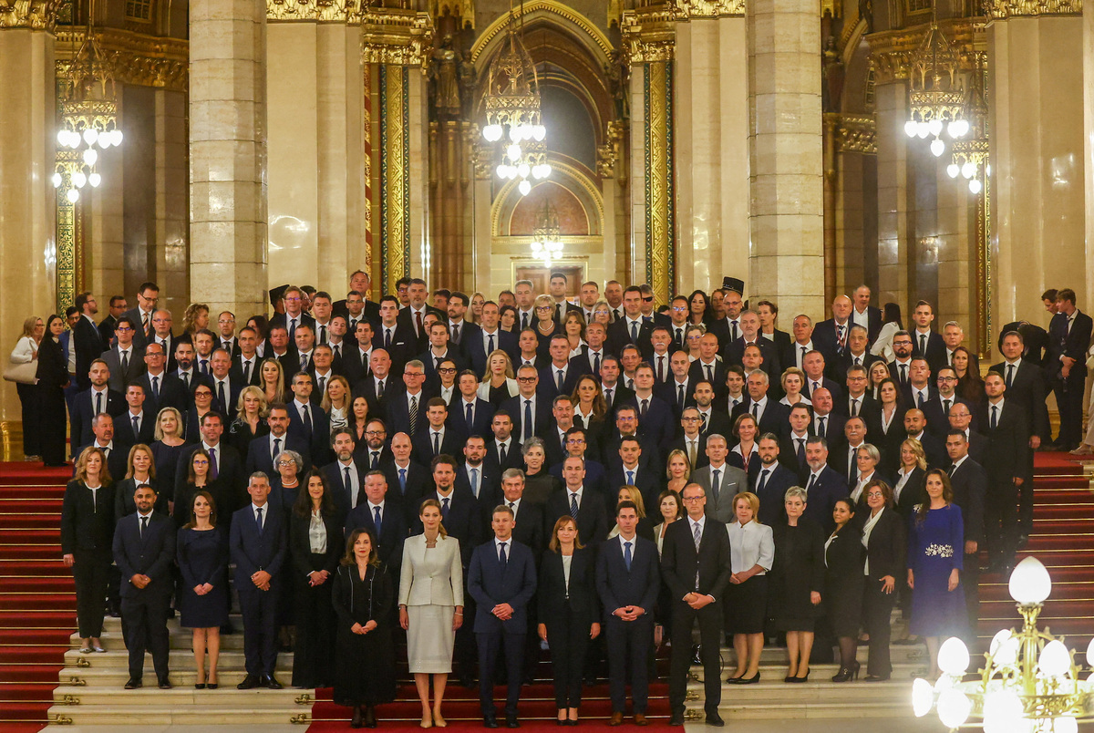 FILE PHOTO: Hungary's new Prime Minister Peter Magyar poses for a family photo with members of the Tisza Party at the Parliament in Budapest, Hungary, May 9, 2026. REUTERS/Bernadett Szabo/File Photo