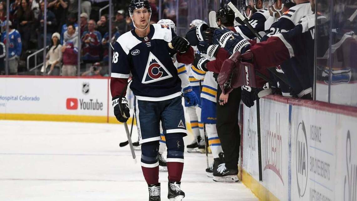 Martin Necas' 3 points help Avalanche blast Blues 