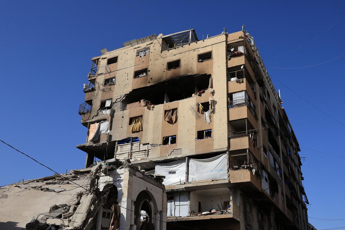 A damaged building stands at the site of an Israeli strike on an apartment in Gaza City, June 4, 2026. REUTERS/Dawoud Abu Alkas