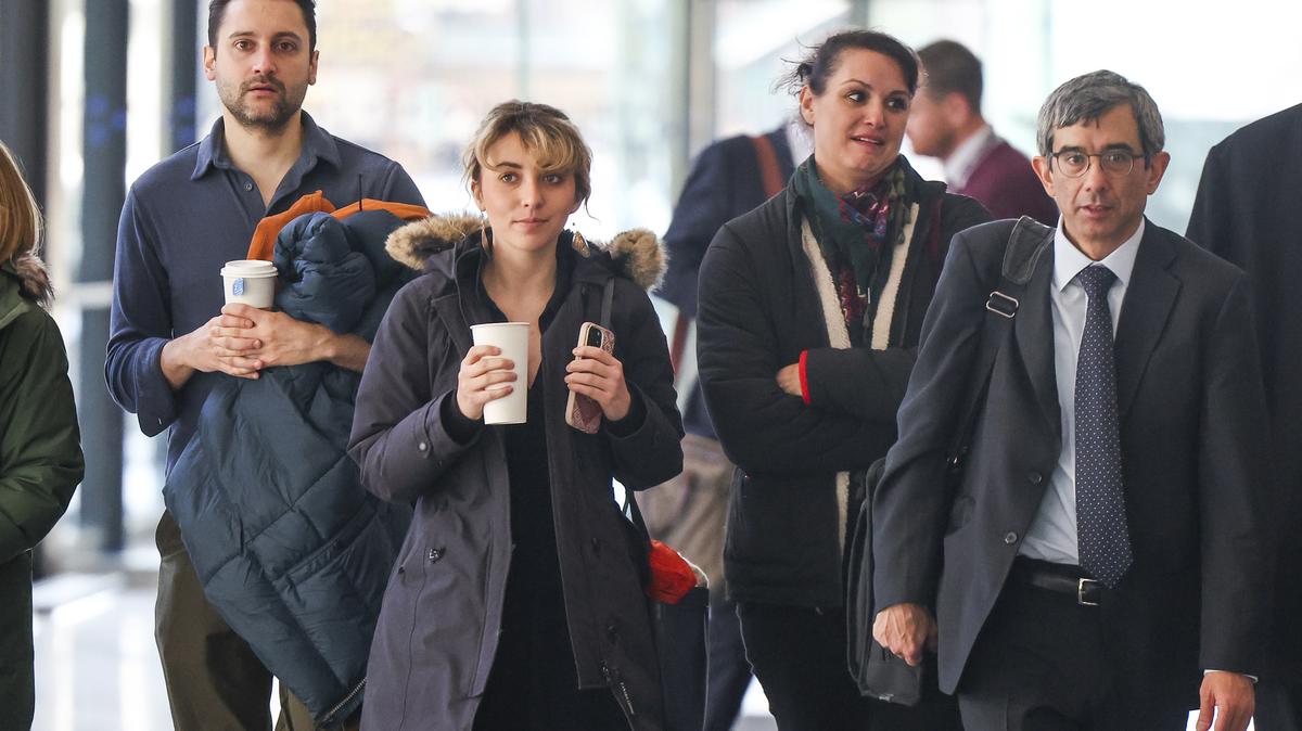 Then-congressional candidate Katherine "Kat" Abughazaleh, second from left, with her boyfriend, Ben Collins, left, leaves with her attorneys at the Dirksen U.S. Courthouse in Chicago on Jan. 28, 2026, after a hearing for charges of conspiracy during a protest outside the Broadview ICE facility in September. (Eileen T. Meslar/Chicago Tribune/TNS)