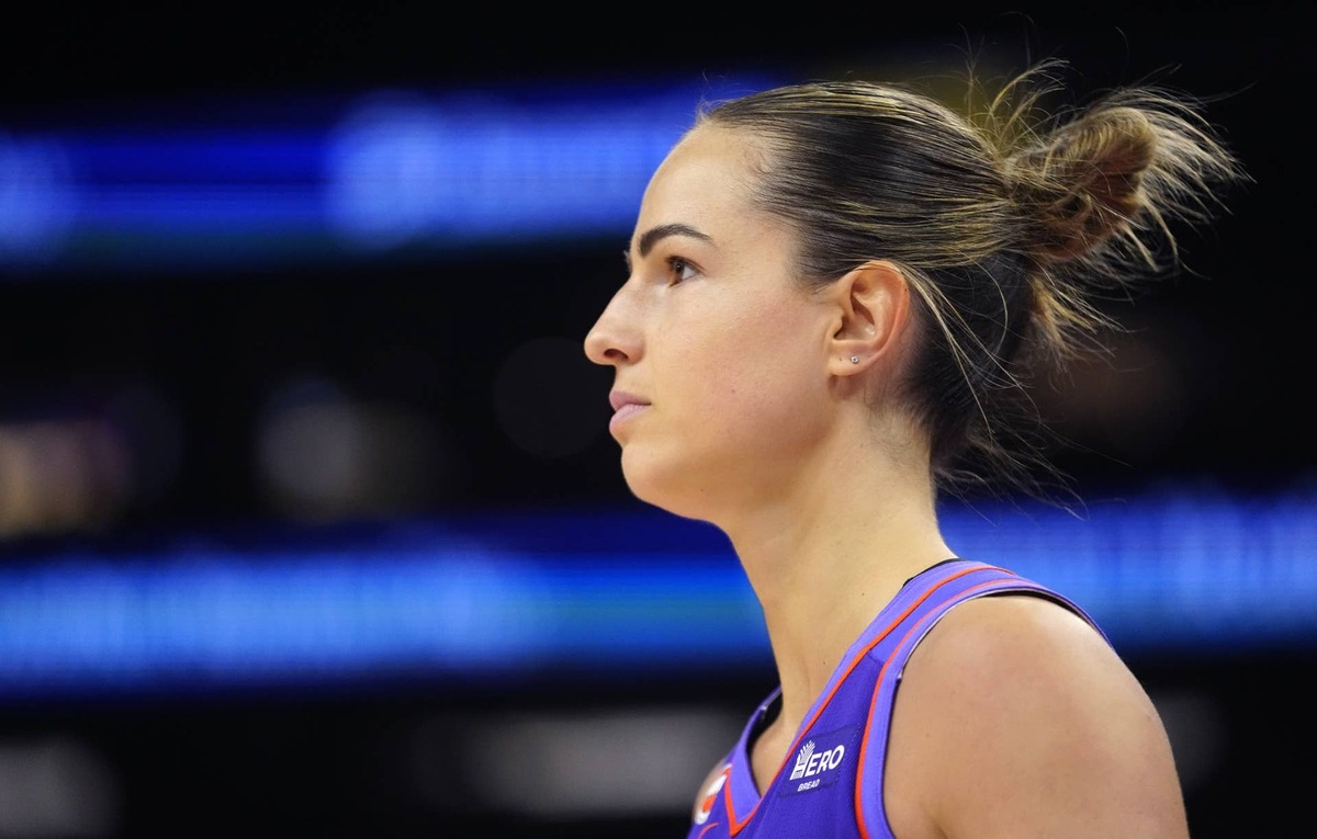  Phoenix Mercury guard Jovana Nogic (29) looks at the bench during a game at Mortgage Matchup Center. USA TODAY Network via Reuters Connect