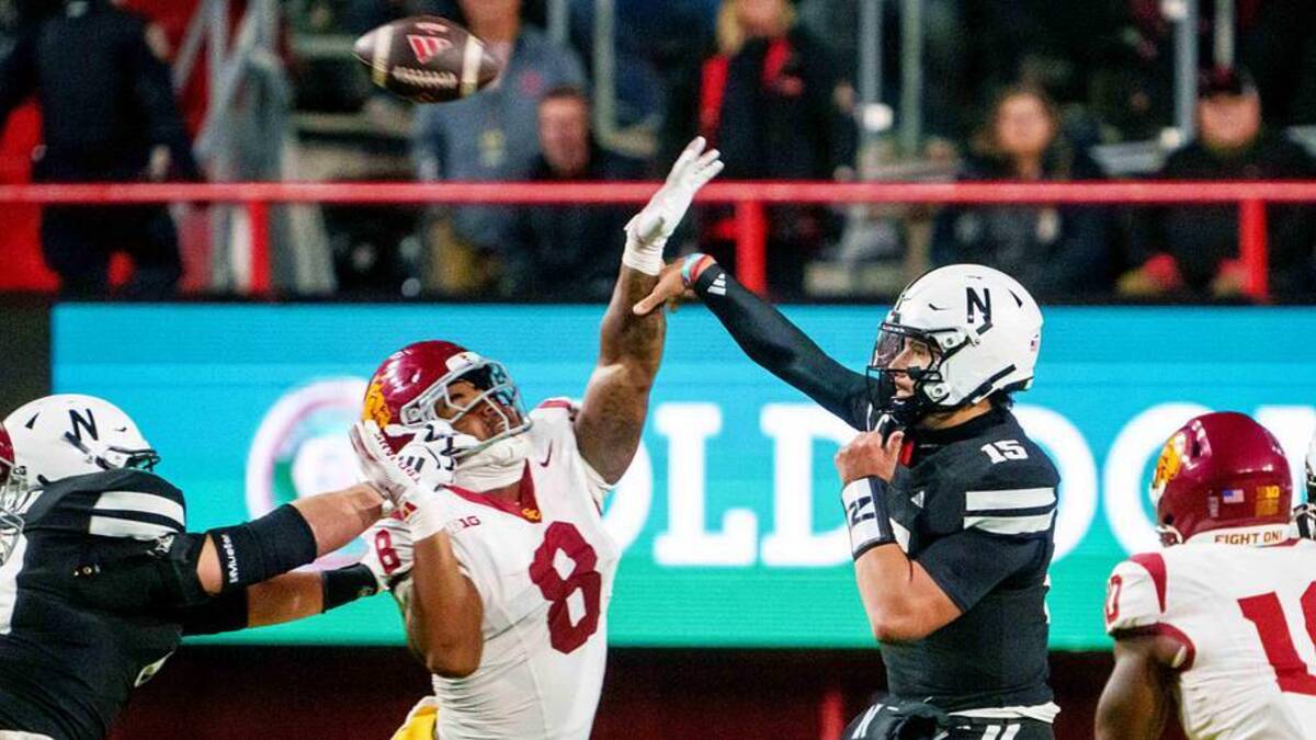  Nov 1, 2025; Lincoln, Nebraska, USA; Nebraska Cornhuskers quarterback Dylan Raiola (15) passes against Southern California Trojans defensive tackle Devan Thompkins (8) during the second quarter at Memorial Stadium. | Dylan Widger-Imagn Images 