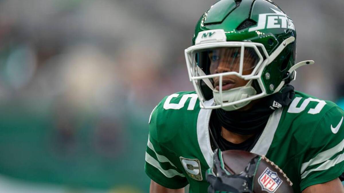  New York Jets wide receiver Garrett Wilson (5) warms upon before an NFL Week 10 game between the New York Jets and the Cleveland Browns at MetLife Stadium on Sunday, Nov. 9, 2025. | Julian Leshay Guadalupe/NorthJersey.com / USA TODAY NETWORK via Imagn Images 