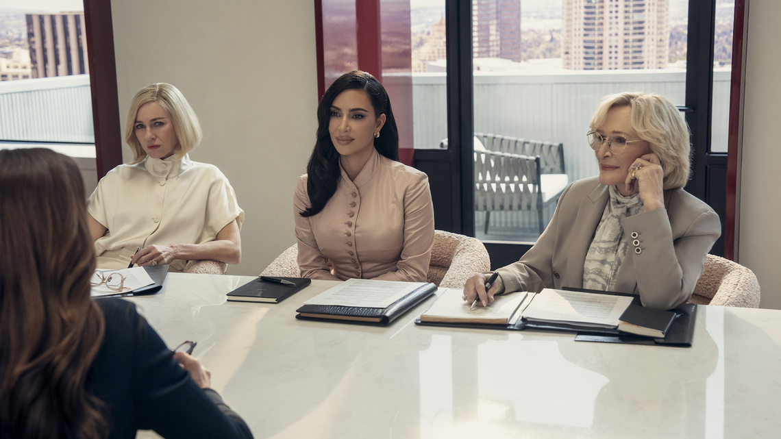 Glenn Close Defends 'Friend' Kim Kardashian Against 'All's Fair' Criticism 
