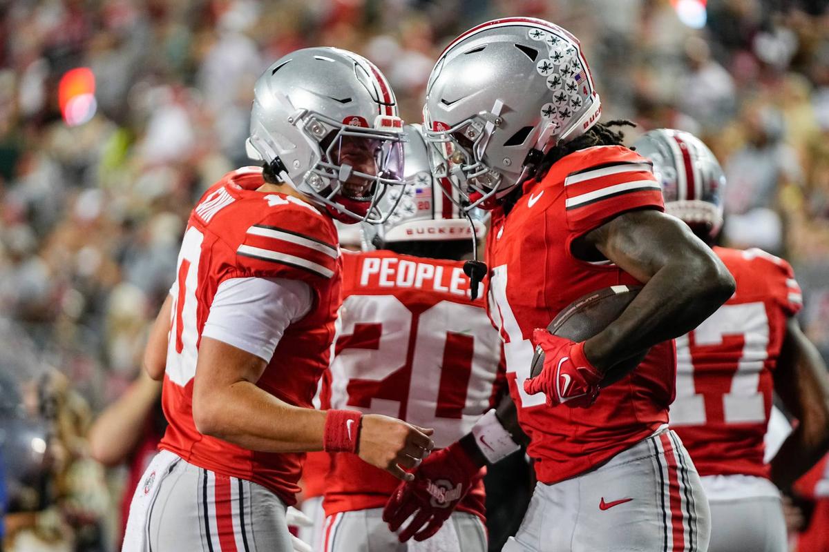  Ohio State quarterback Julian Sayin (10) celebrates a touchdown by wide receiver Jeremiah Smith (4) during a game against Ohio at Ohio Stadium on Sept. 13, 2025. © Adam Cairns/Columbus Dispatch / USA TODAY NETWORK via Imagn Images