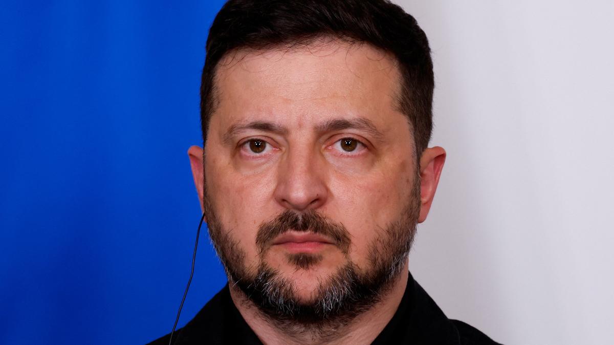 Ukraine's President Volodymyr Zelenskiy attends a joint press conference with Italian Prime Minister Giorgia Meloni (not pictured) at Chigi Palace, in Rome, Italy, April 15, 2026. REUTERS/Remo Casilli