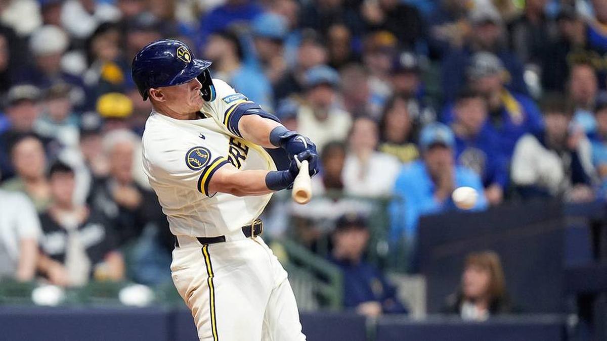  Milwaukee Brewers first baseman Andrew Vaughn (28) singles on a ground ball to Chicago White Sox center fielder Luisangel Acuña (0) during the sixth inning of the Opening Day game on Thursday March 26, 2026 at American Family Field in Milwaukee, Wisconsin. | Jovanny Hernandez / Milwaukee Journal Sentinel / USA TODAY NETWORK via Imagn Images 