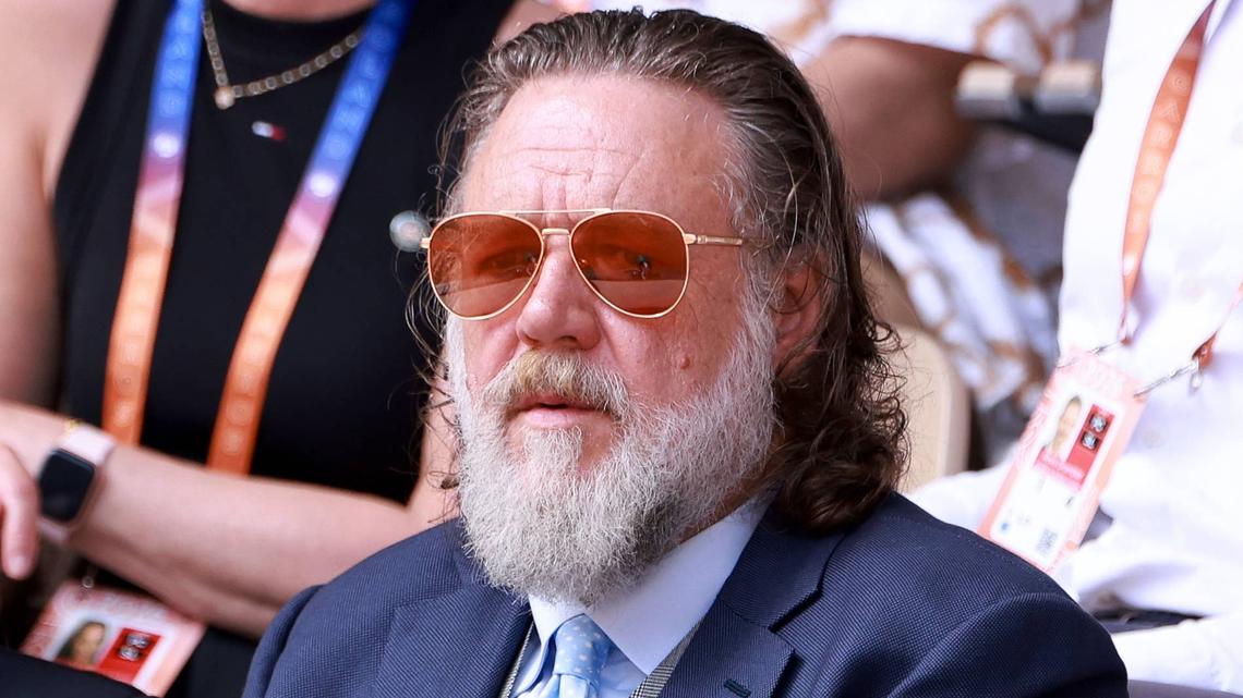 Russell Crowe Snaps at Fans Outside Paris Hotel During Awkward Autograph Encounter 