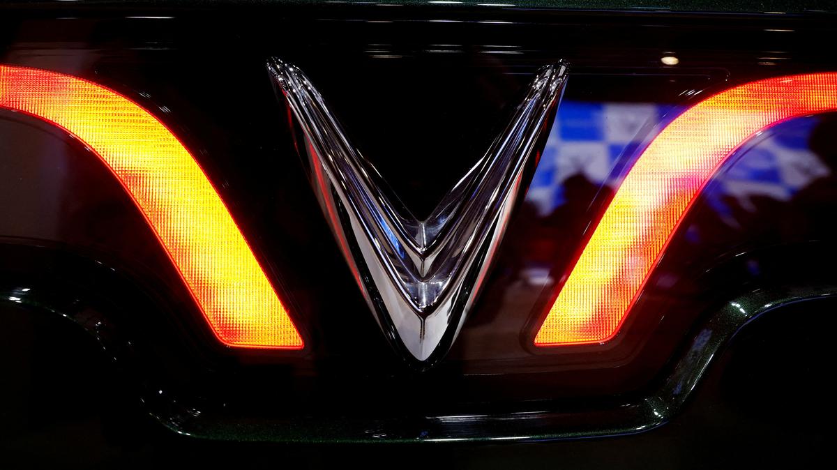 FILE PHOTO: File Photo: The VinFast logo is seen on a car during India's five-day auto show in New Delhi, India, January 18, 2025. REUTERS/Priyanshu Singh/File Photo/File Photo