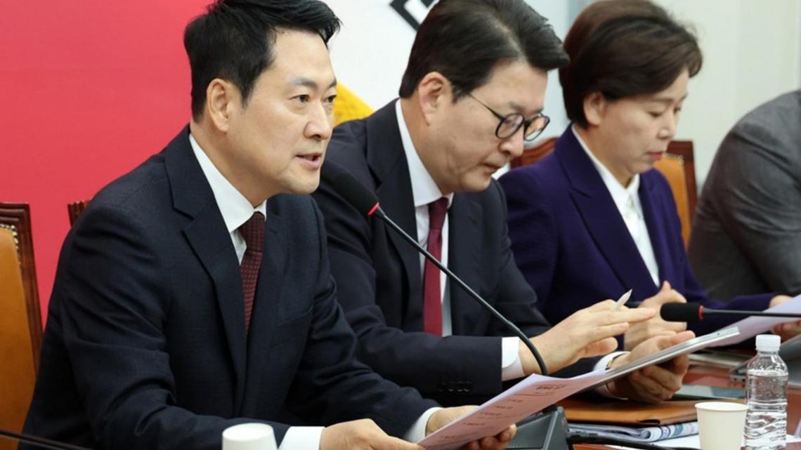 South Korea opposition leader delays return from U.S. 