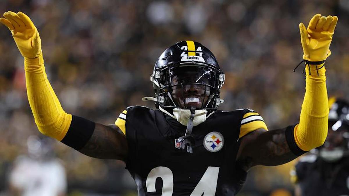  Jan 12, 2026; Pittsburgh, PA, USA; Pittsburgh Steelers cornerback Joey Porter Jr. (24) reacts after a play during the second half of an AFC Wild Card Round game against the Houston Texans at Acrisure Stadium. Mandatory Credit: Charles LeClaire-Imagn Images | Charles LeClaire-Imagn Images 