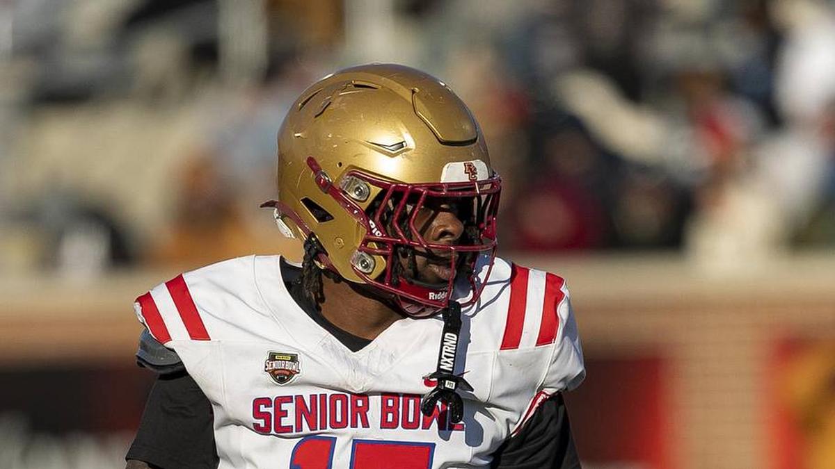  Jan 31, 2026; Mobile, AL, USA; American defensive end Quintayvious Hutchins (15) of Boston College pumps his fist after a stop during the second half of the 2026 Senior Bowl at University of South Alabama, Hancock Whitney Stadium. Mandatory Credit: Vasha Hunt-Imagn Images | Vasha Hunt-Imagn Images 