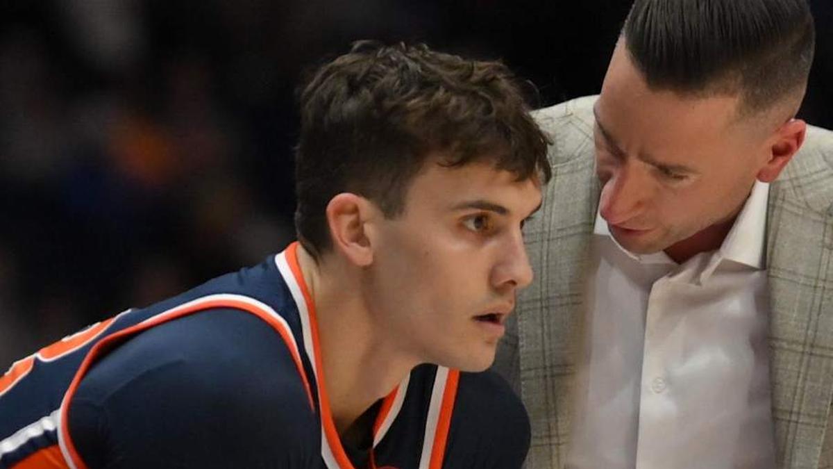  Mar 12, 2026; Nashville, TN, USA; Auburn Tigers head coach Steven Pearl talks with forward Filip Jovic (38) against the Tennessee Volunteers during the first half at Bridgestone Arena. Mandatory Credit: Steve Roberts-Imagn Images | Steve Roberts-Imagn Images 
