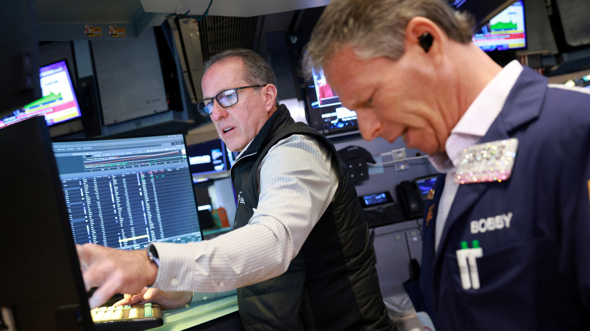 Traders work on the floor at the New York Stock Exchange (NYSE) in New York City, U.S., June 3, 2026.  REUTERS/Brendan McDermid