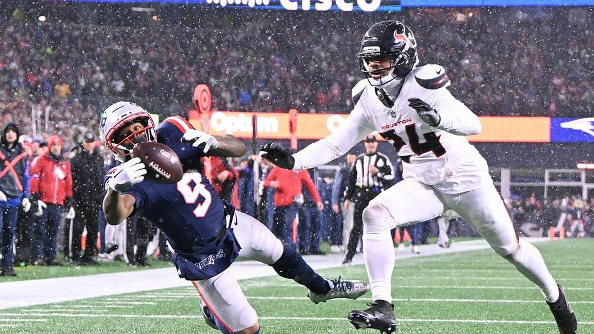  Jan 18, 2026; Foxborough, MA, USA; New England Patriots wide receiver Kayshon Boutte (9) catches the ball for a touchdown in the fourth quarter against the Houston Texans in an AFC Divisional Round game at Gillette Stadium. Mandatory Credit: Brian Fluharty-Imagn Images | Brian Fluharty-Imagn Images 