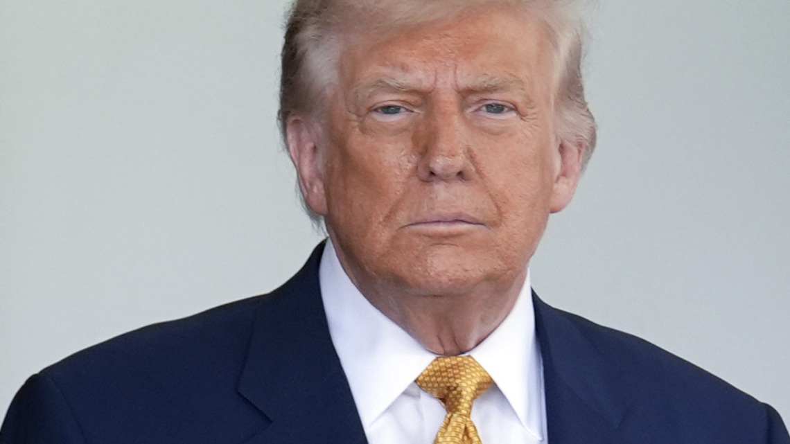 Analysis: Which direction is Trump's job approval rating headed? 